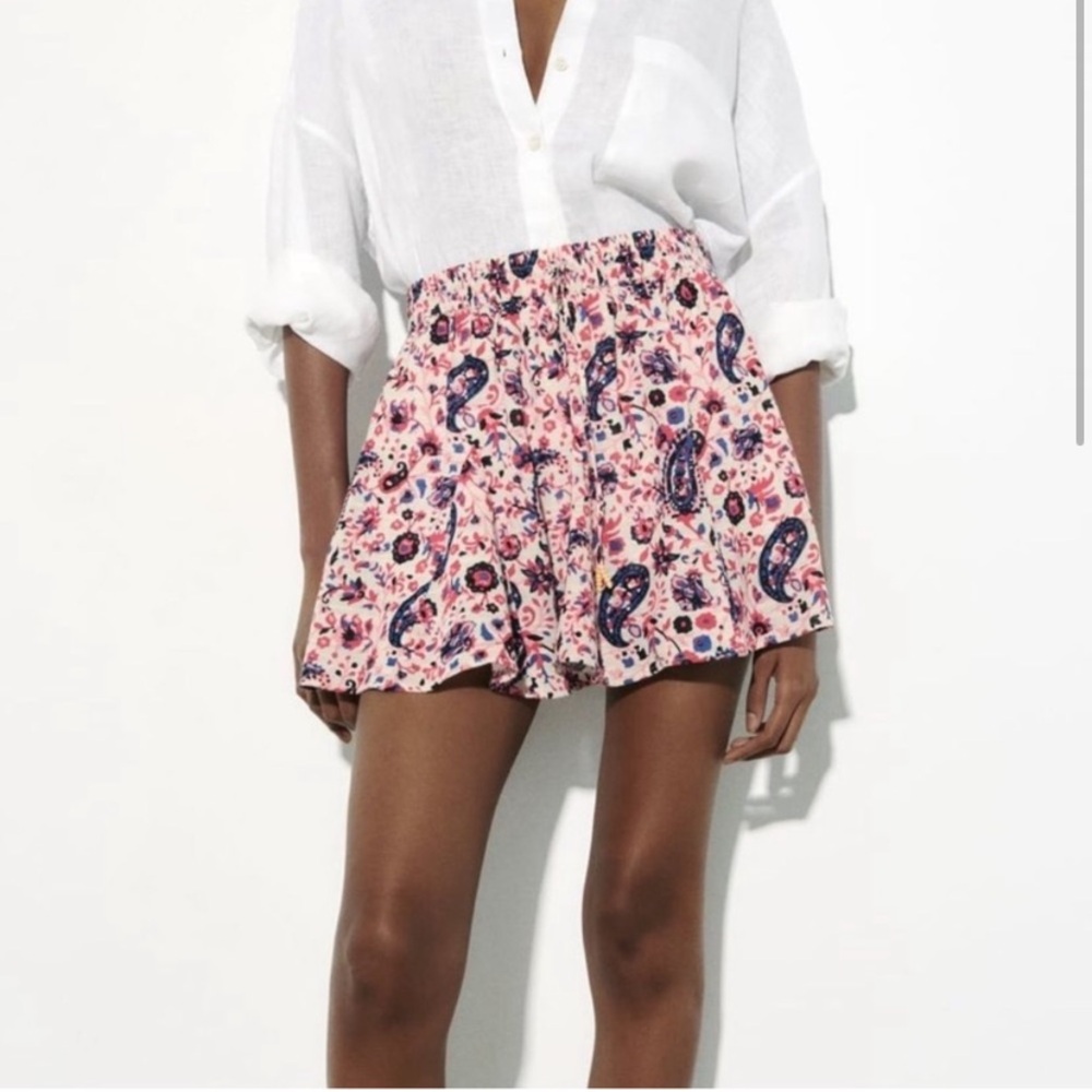 Like new Zara paisley mini flutter skirt